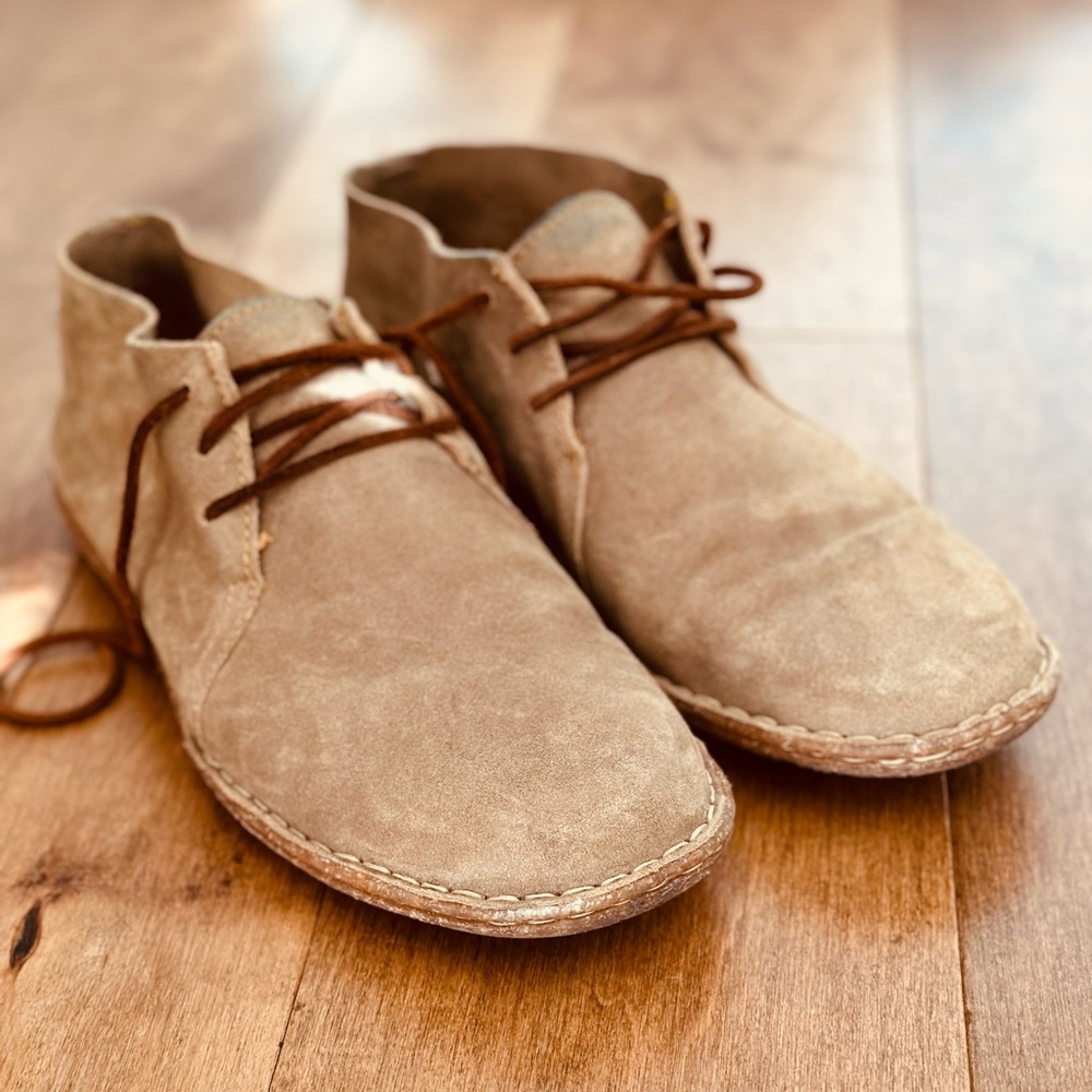 Men’s Born Taupe Avola Tan Chukka, 8.5